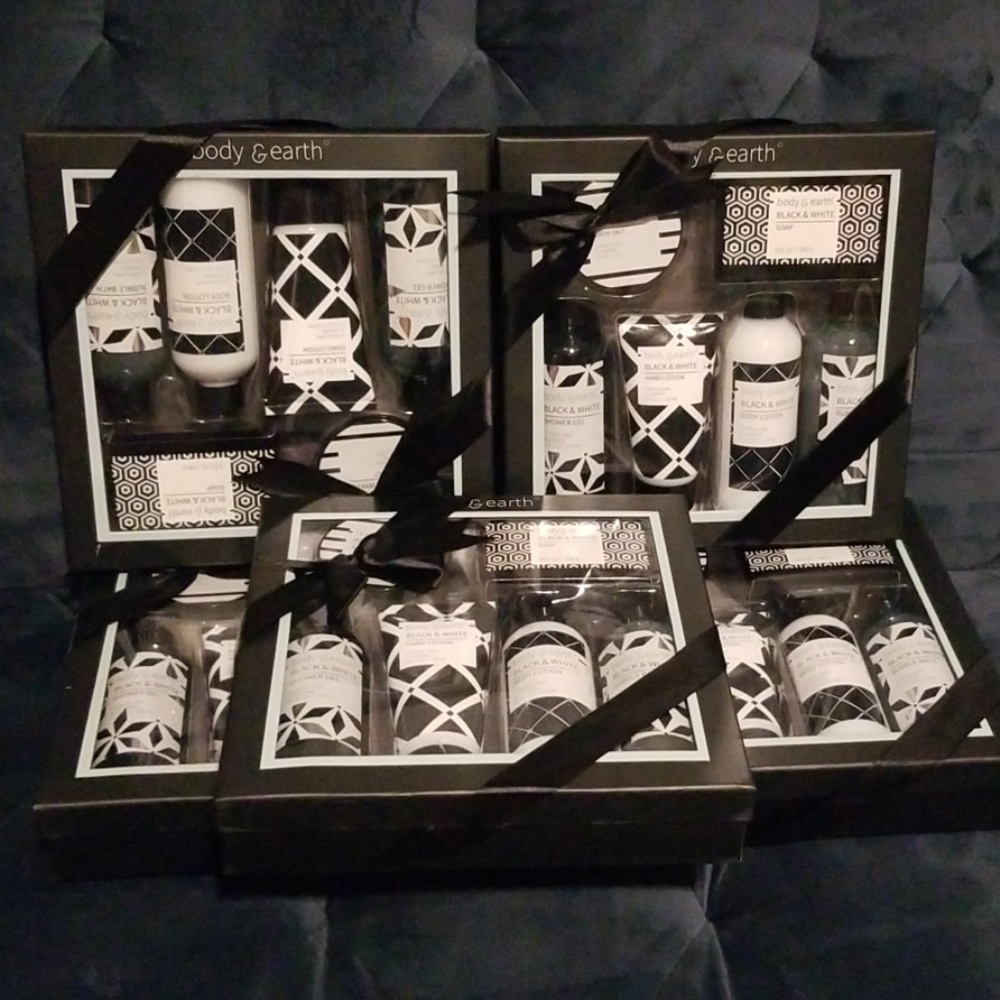 Body & earth black an white gift sets